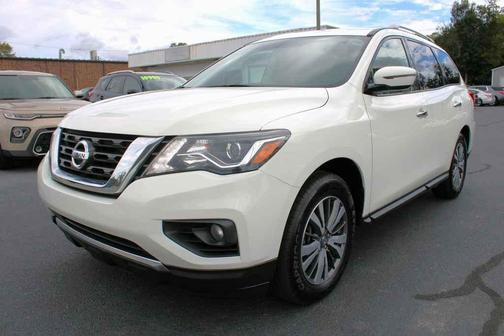 2020 Nissan Pathfinder SV