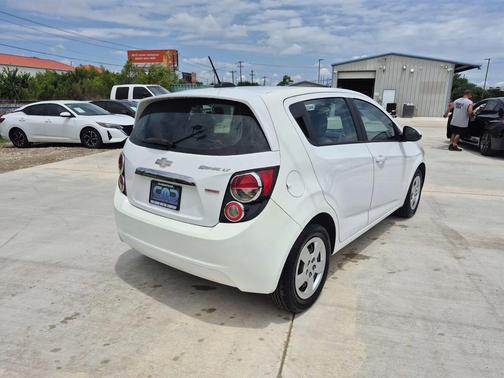 White Diamond Tricoat 2016 Chevrolet Sonic LS