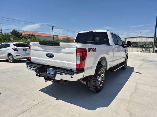 White Platinum Metallic Tri-Coat 2019 Ford F-250 Lariat