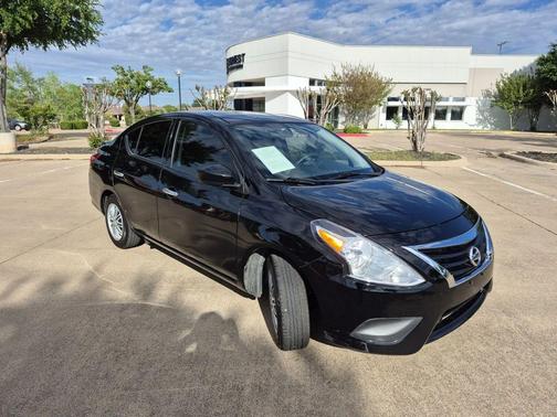 Super Black 2018 Nissan Versa 1.6 SV