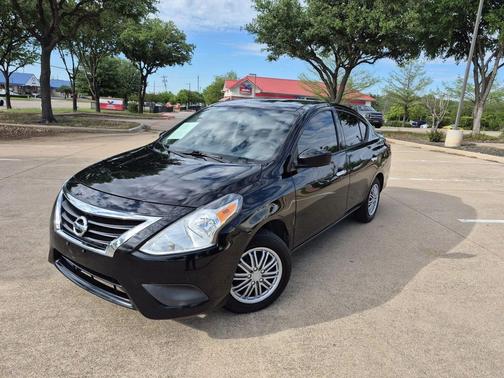 Super Black 2018 Nissan Versa 1.6 SV