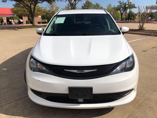 2021 Chrysler Voyager LX