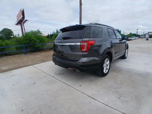 Magnetic Metallic 2018 Ford Explorer XLT