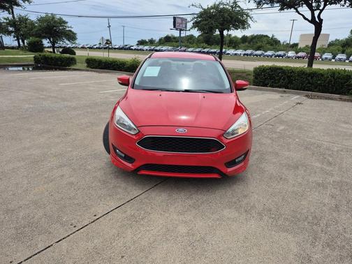 Race Red 2016 Ford Focus SE