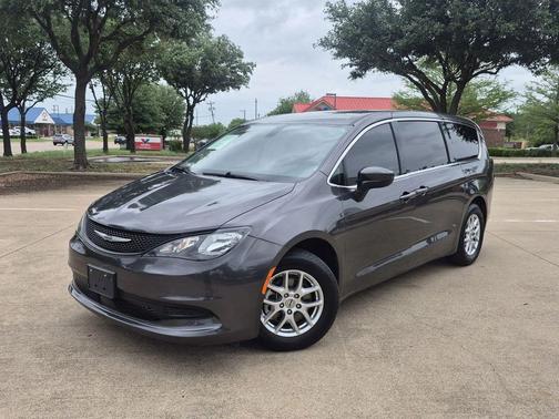 2022 Chrysler Voyager LX