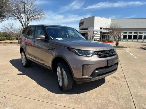 Tan 2017 Land Rover Discovery SE
