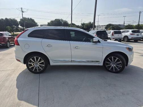 White 2015 Volvo XC60 T6 Platinum