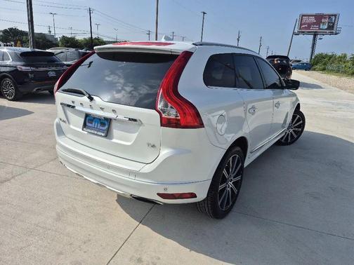 White 2015 Volvo XC60 T6 Platinum