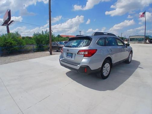 Ice Silver Metallic 2019 Subaru Outback 2.5i