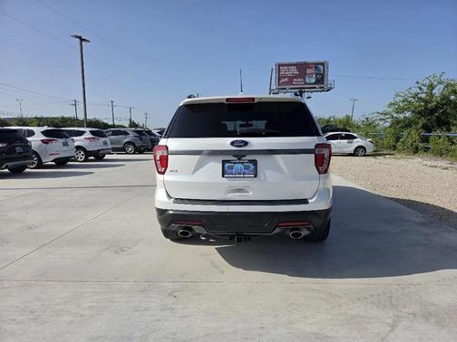 White Gold 2018 Ford Explorer XLT