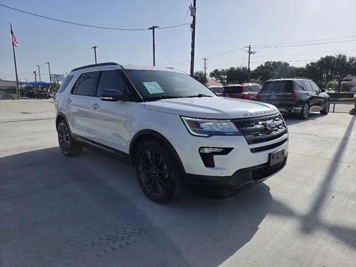 White Gold 2018 Ford Explorer XLT