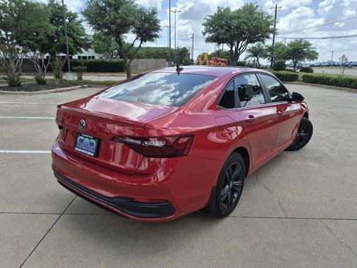 Kings Red Metallic 2024 Volkswagen Jetta 1.5T SE