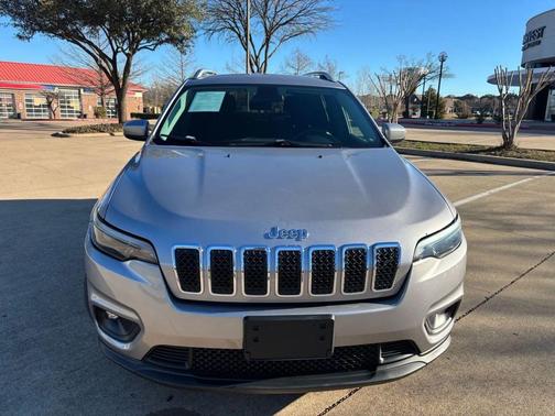 Silver 2019 Jeep Cherokee Latitude
