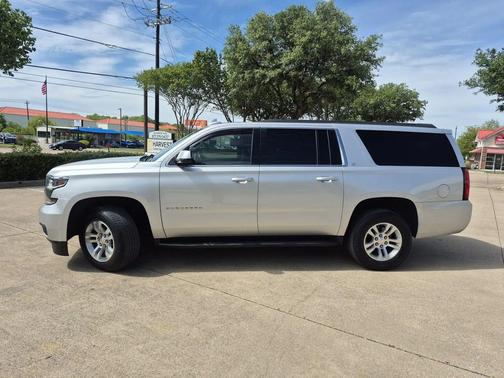 Silver Ice Metallic 2019 Chevrolet Suburban LT
