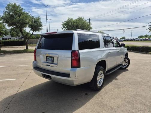 Silver Ice Metallic 2019 Chevrolet Suburban LT