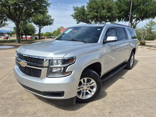 Silver Ice Metallic 2019 Chevrolet Suburban LT