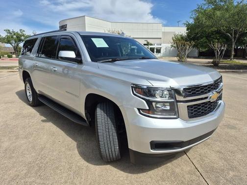 Silver Ice Metallic 2019 Chevrolet Suburban LT