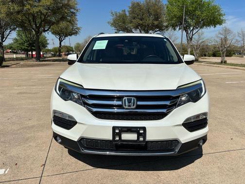 White 2016 Honda Pilot Touring