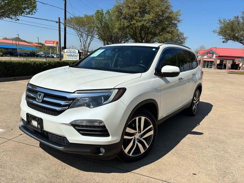 White 2016 Honda Pilot Touring