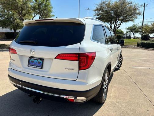 White 2016 Honda Pilot Touring