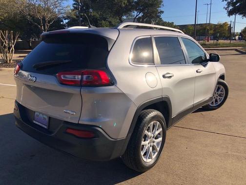 Silver 2017 Jeep Cherokee Latitude
