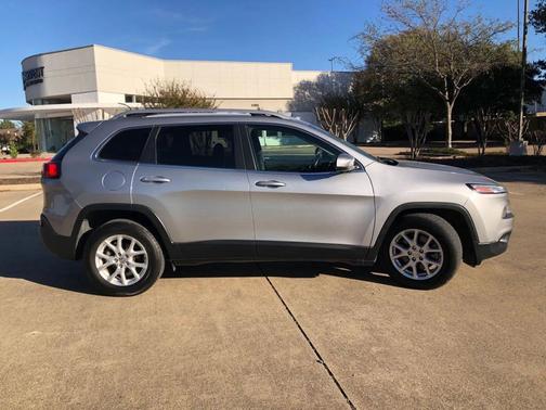 Silver 2017 Jeep Cherokee Latitude