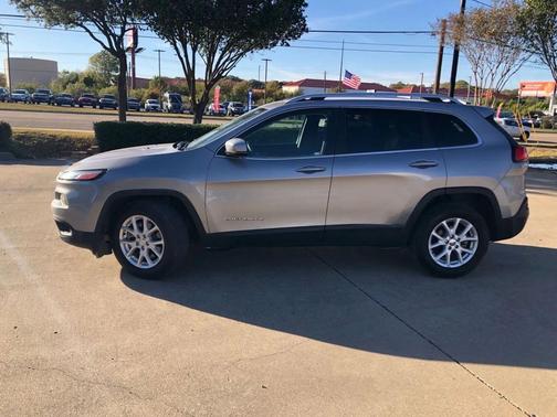 Silver 2017 Jeep Cherokee Latitude
