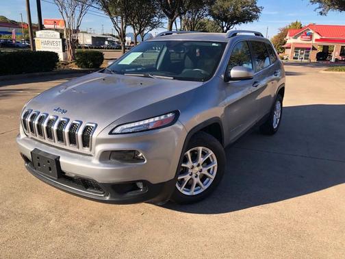 Silver 2017 Jeep Cherokee Latitude