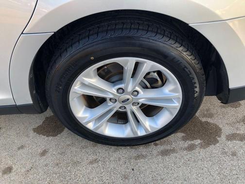 2015 Ford Taurus SEL