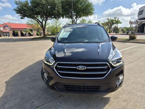Agate Black Metallic 2019 Ford Escape SE