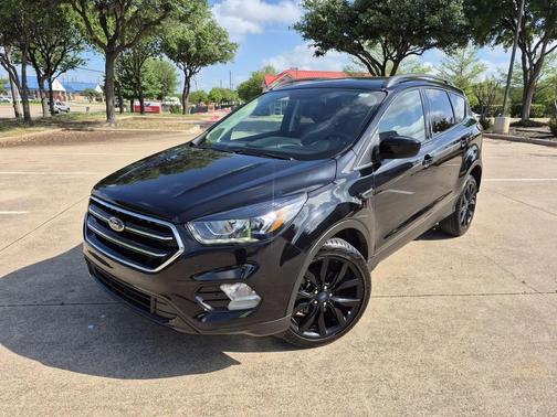 Agate Black Metallic 2019 Ford Escape SE