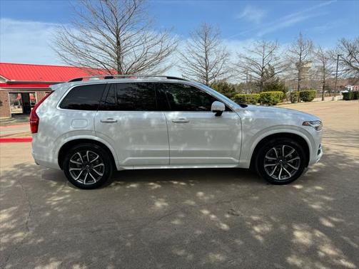 2018 Volvo XC90 T6 Momentum