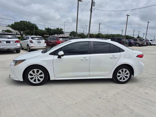 White 2020 Toyota Corolla LE