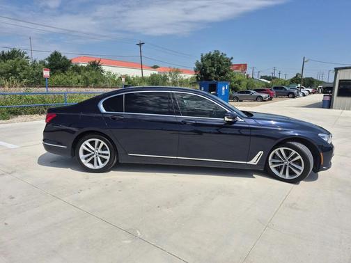 Black Sapphire Metallic 2019 BMW 750 i xDrive