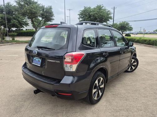 Crystal Black Silica 2018 Subaru Forester 2.5i