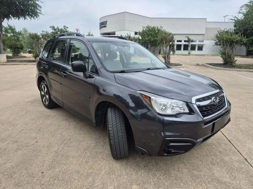 Crystal Black Silica 2018 Subaru Forester 2.5i