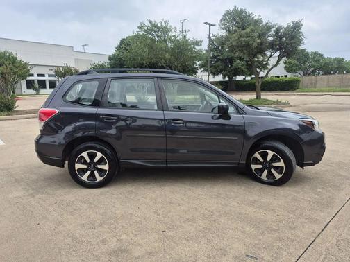 Crystal Black Silica 2018 Subaru Forester 2.5i