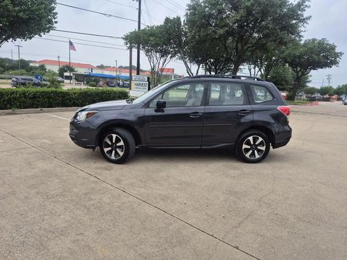 Crystal Black Silica 2018 Subaru Forester 2.5i