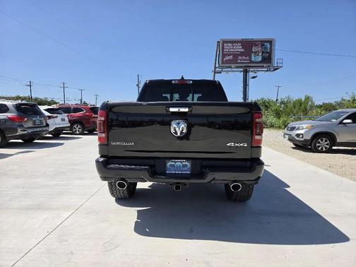 Diamond Black Crystal Pearlcoat 2021 RAM 1500 Laramie