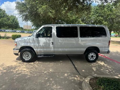 2013 Ford E350 Super Duty XLT