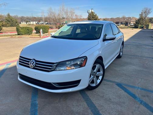 White 2012 Volkswagen Passat 2.5 SE