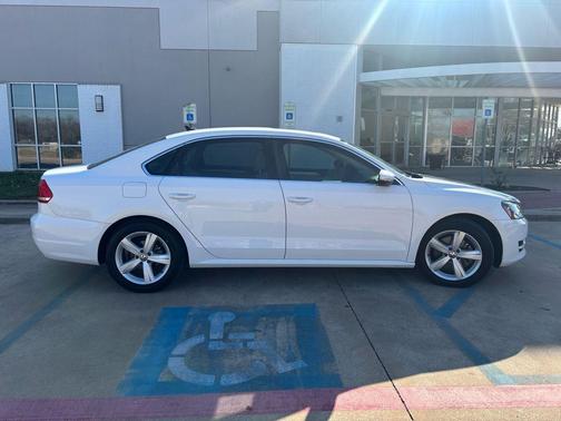 White 2012 Volkswagen Passat 2.5 SE