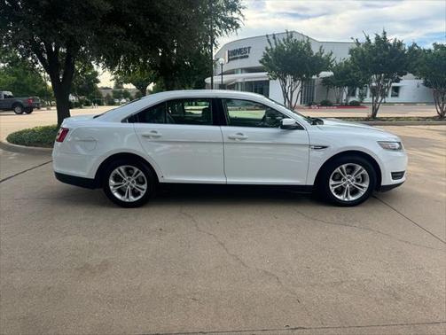 2018 Ford Taurus SEL