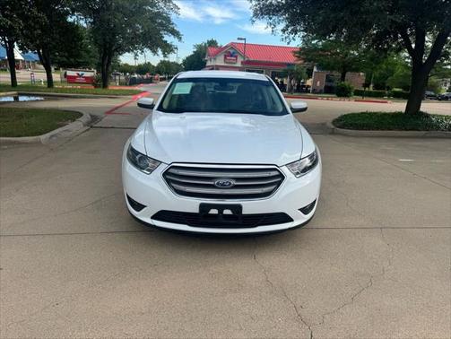 2018 Ford Taurus SEL