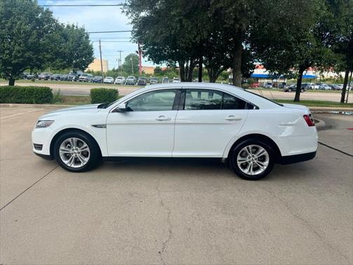 2018 Ford Taurus SEL