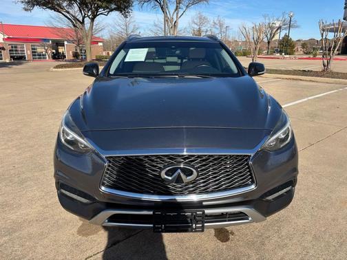 2017 INFINITI QX30 Premium