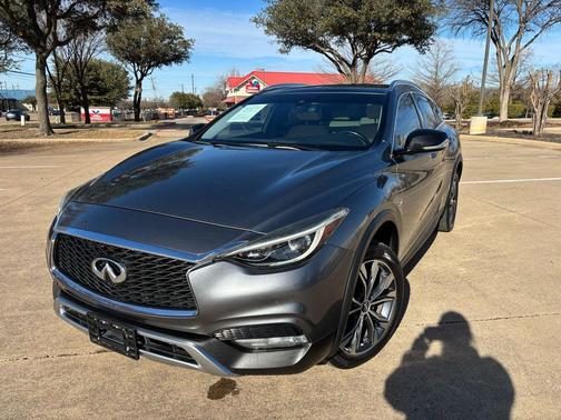 2017 INFINITI QX30 Premium