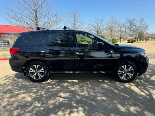 2018 Nissan Pathfinder SV