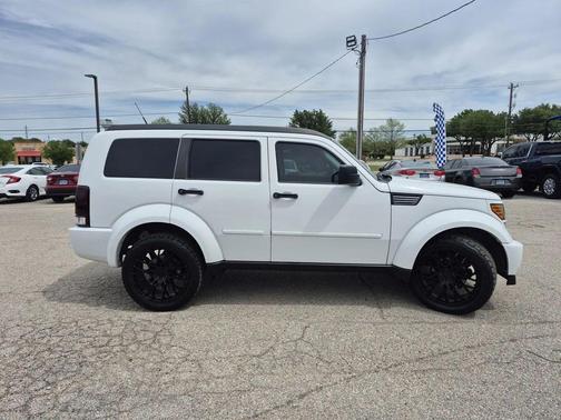 Bright White Clearcoat 2011 Dodge Nitro Heat