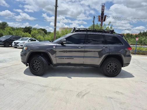 Granite Crystal Metallic Clearcoat 2018 Jeep Grand Cherokee Trailhawk